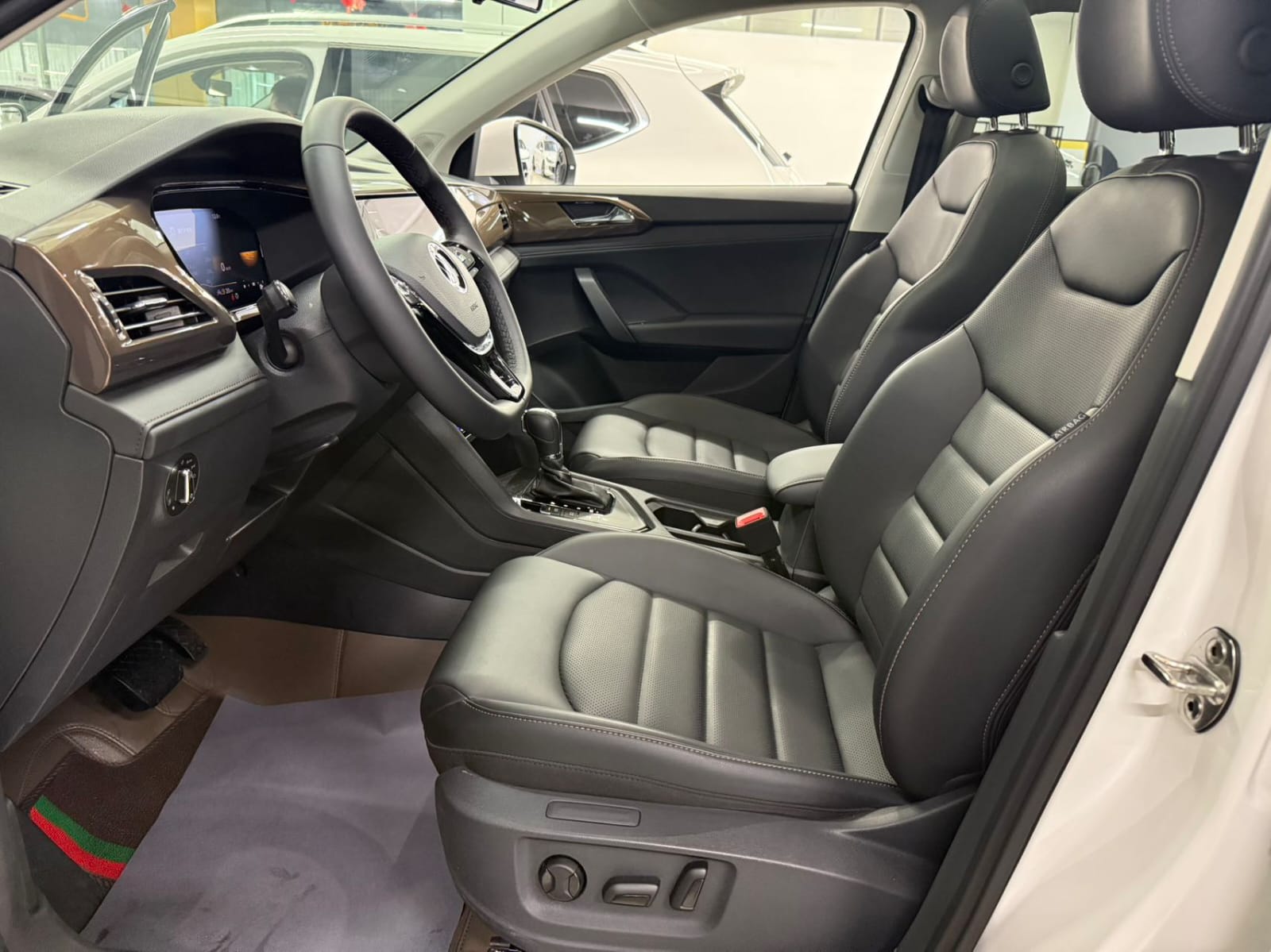 Volkswagen Tharu 280TSI Deluxe Edition