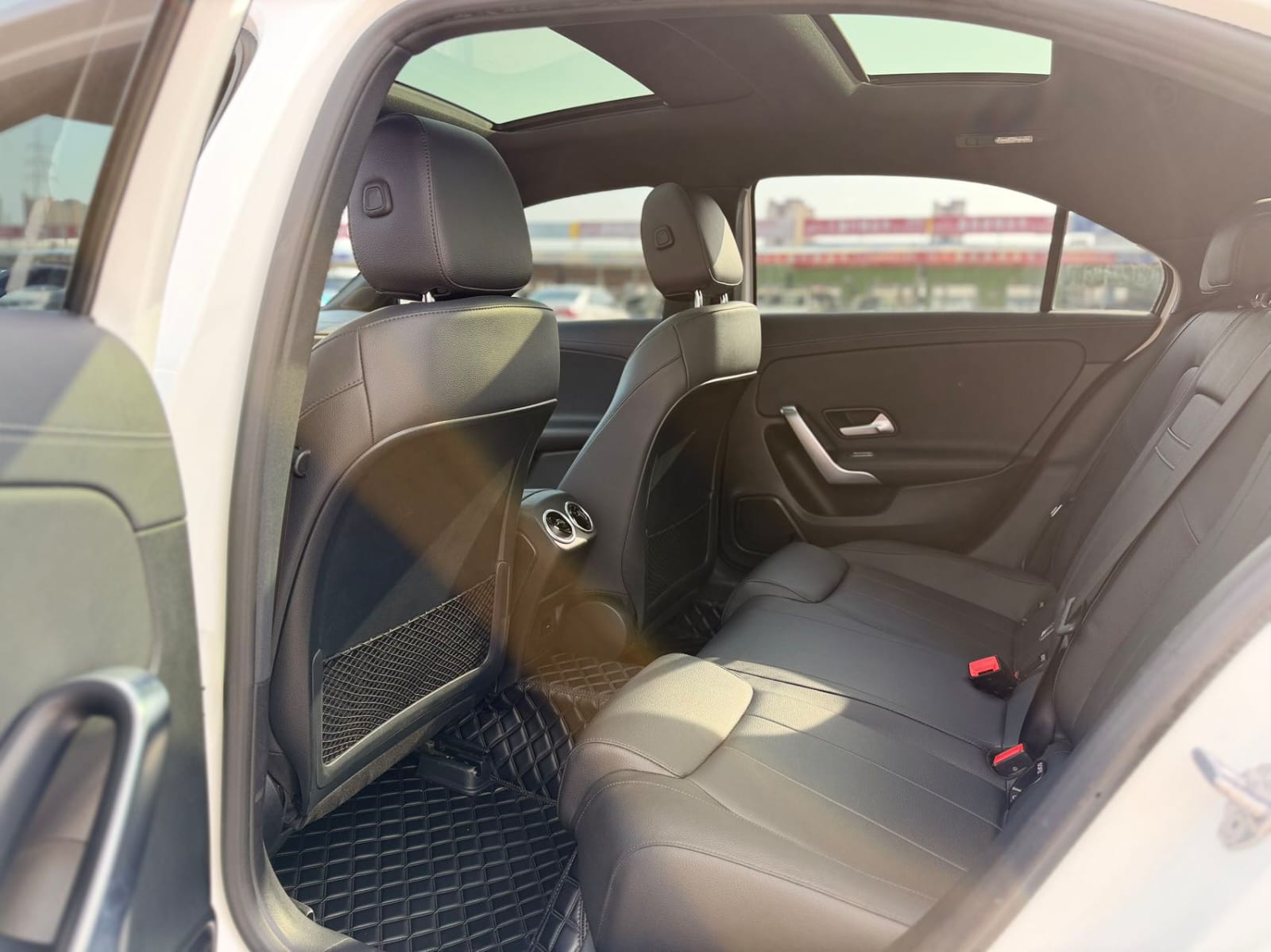 Mercedes-Benz A180L
