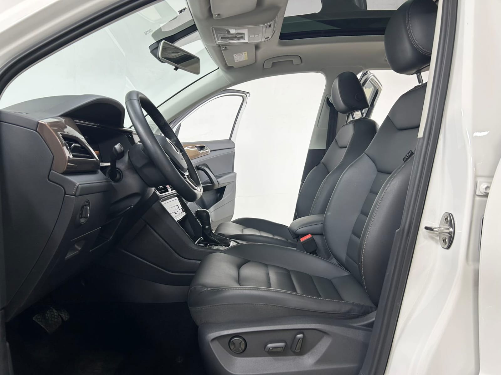 Volkswagen Tharu 280TSI Deluxe Edition