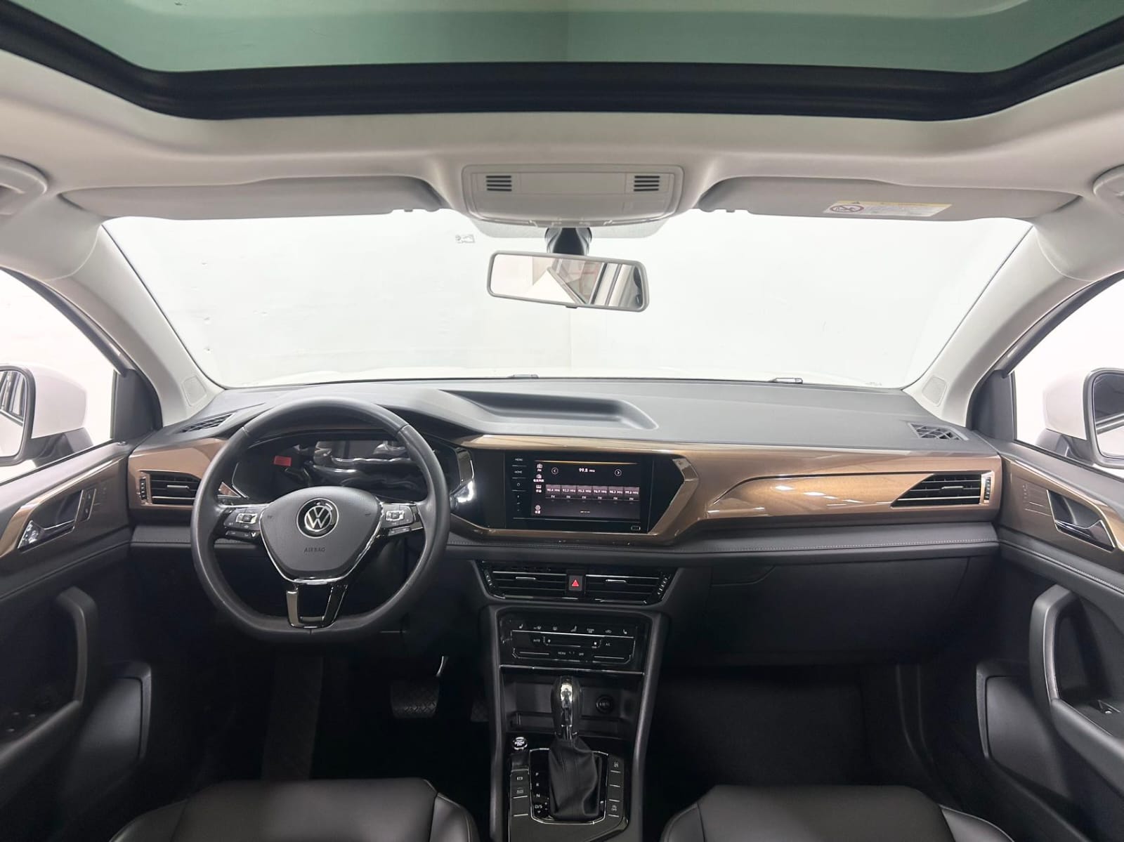 Volkswagen Tharu 280TSI Deluxe Edition