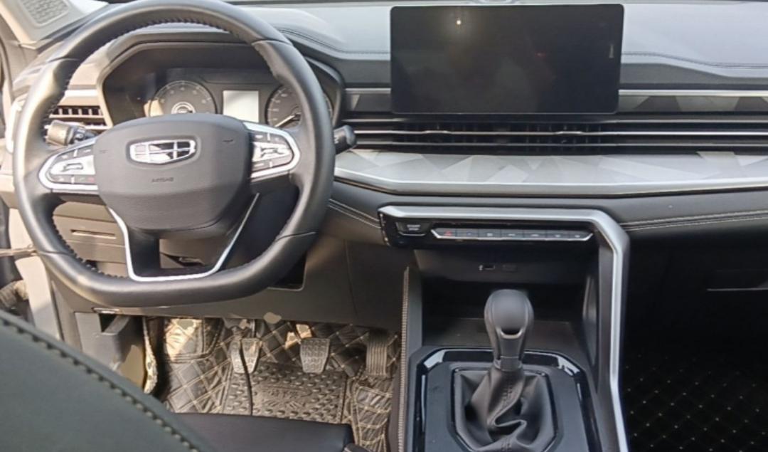 Geely Vision X6 Pro 1.4T Luxury Edition (MT)