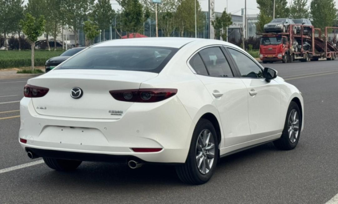 Mazda 3 Axela 1.5L Automatic Edition