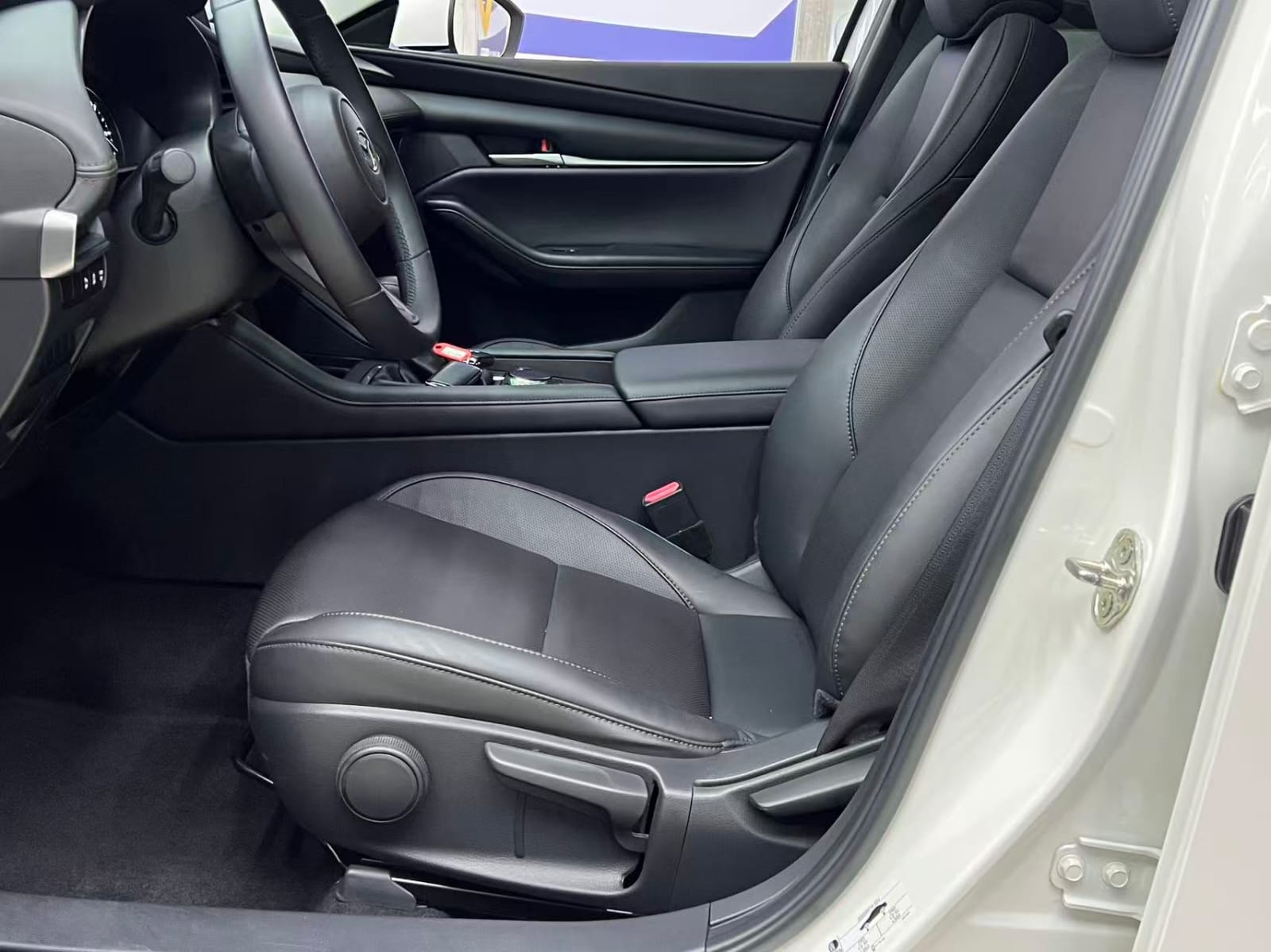 Mazda 3 Axela 1.5L Automatic Edition