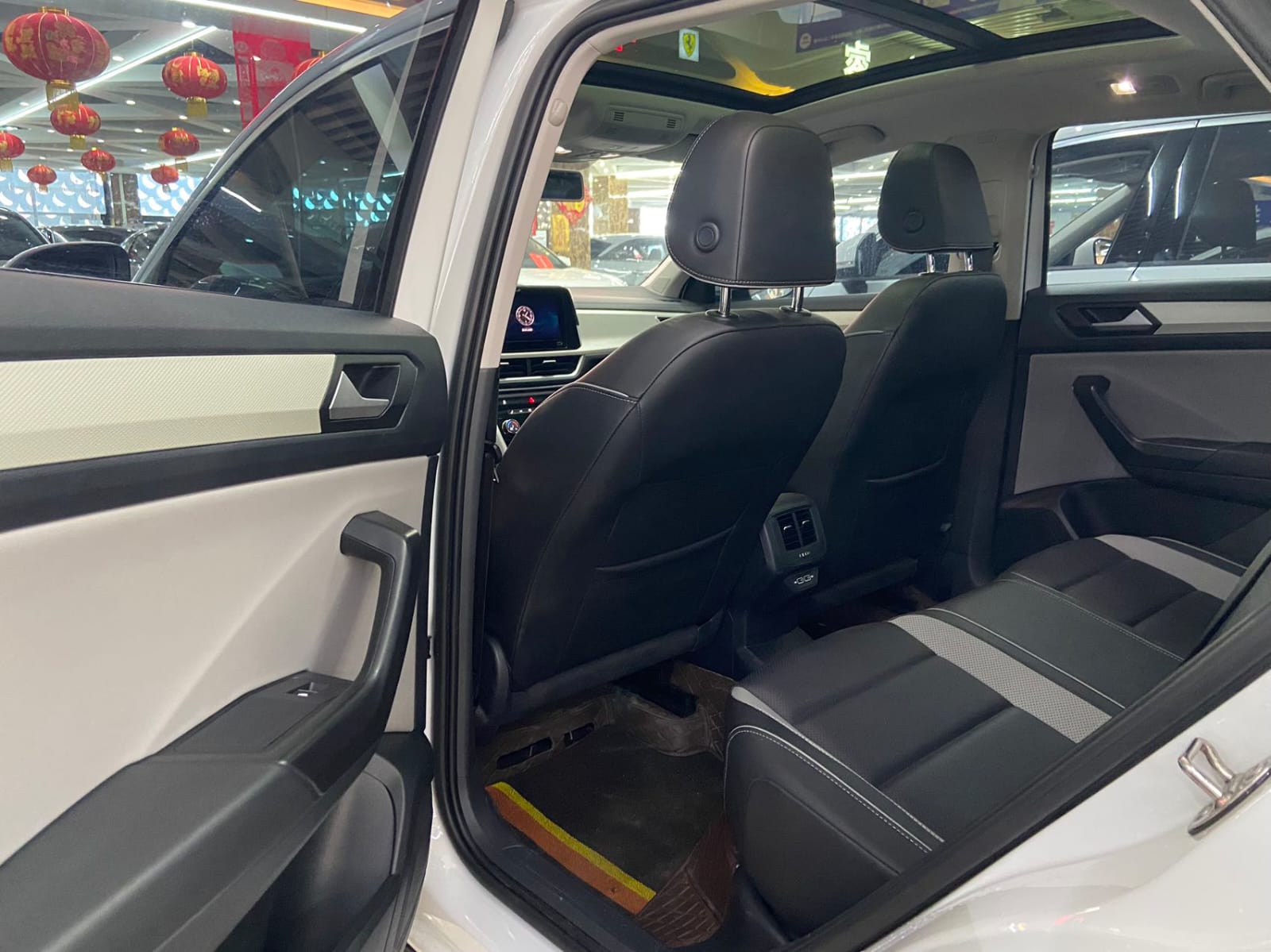 Volkswagen T-Roc Tango 280TSI DSG Time Edition