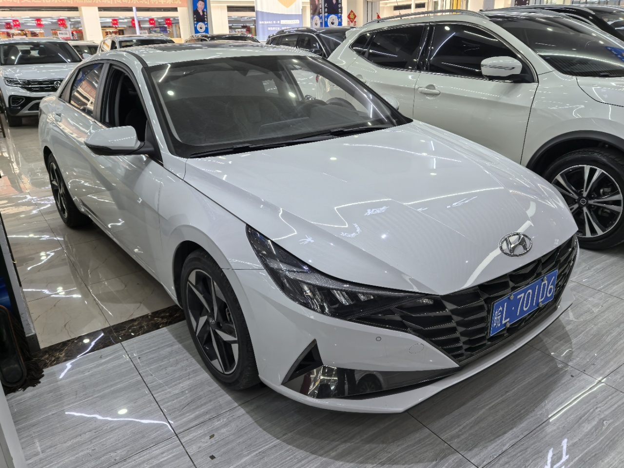 Hyundai Elantra 1.5L CVT LUX Premium Edition