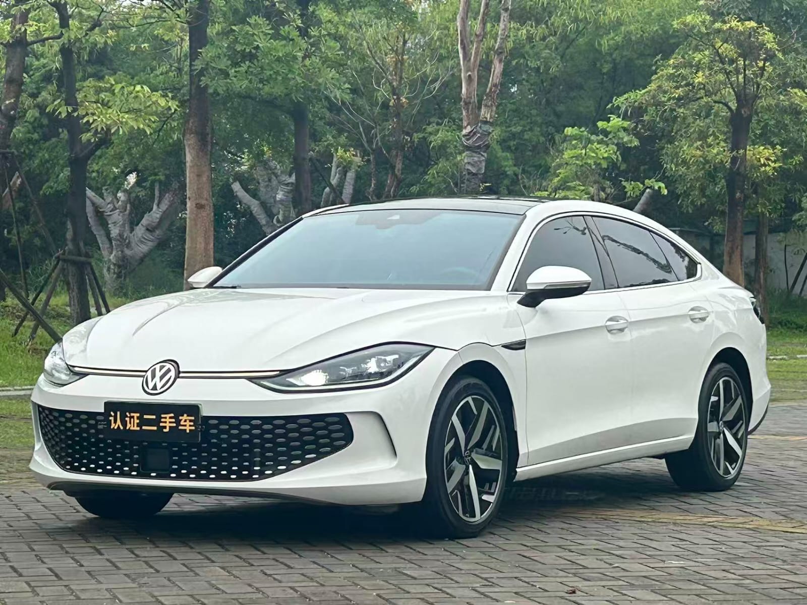 Volkswagen Lamando L 280TSI Cool Hot Edition
