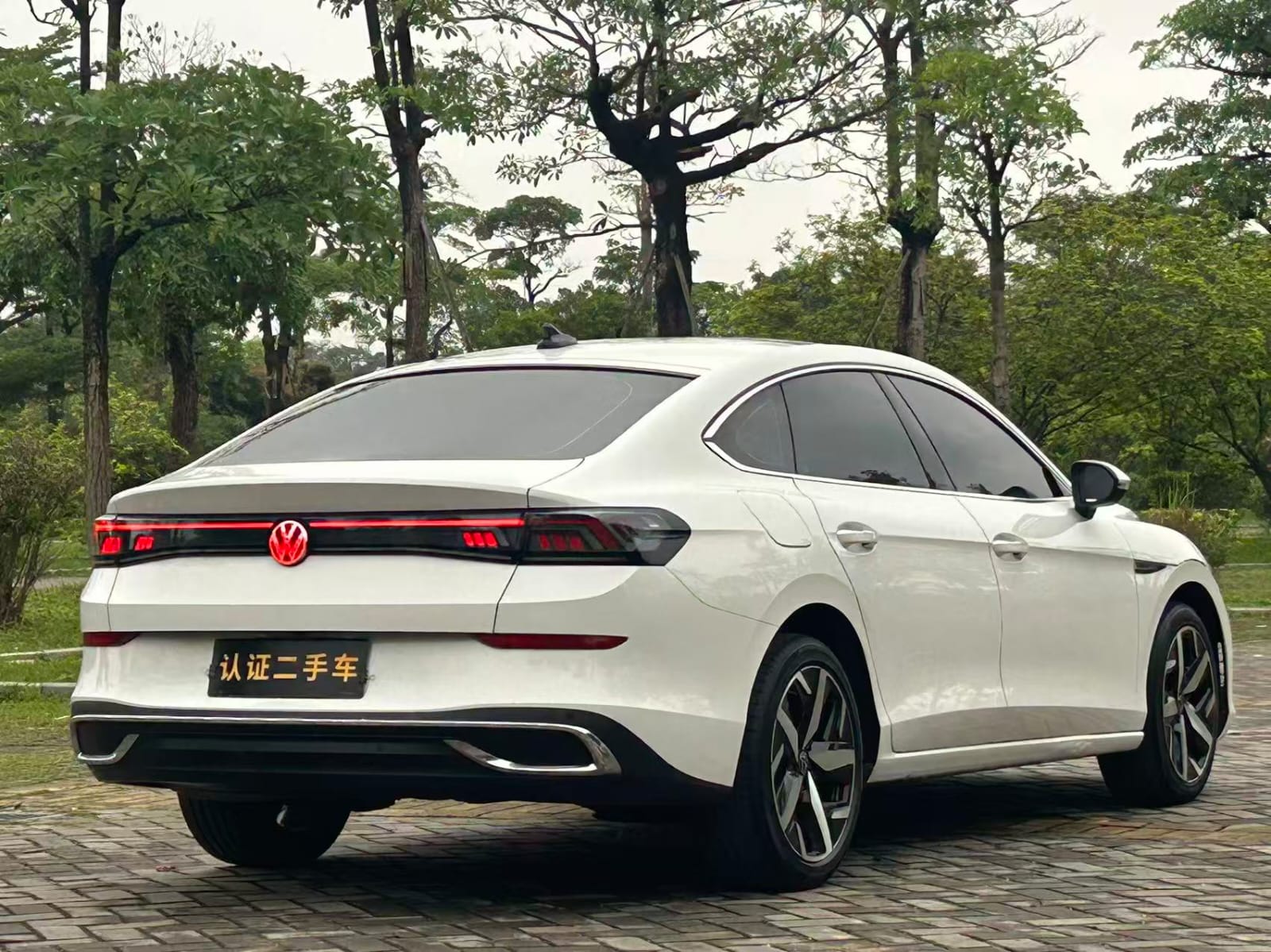 Volkswagen Lamando L 280TSI Cool Hot Edition