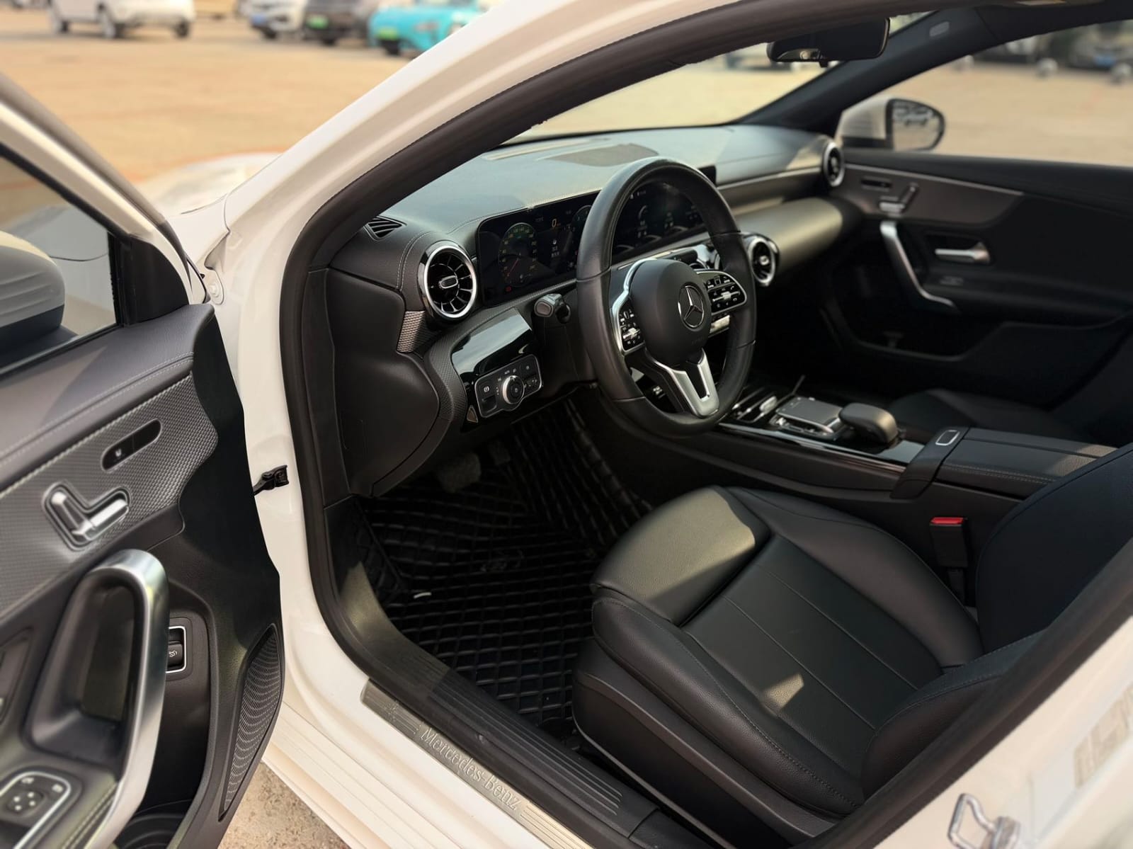 Mercedes-Benz A180L