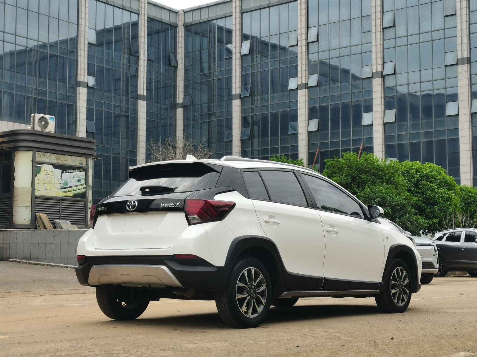 Toyota Yaris L Glamour X 1.5L CVT Deluxe PLUS Edition