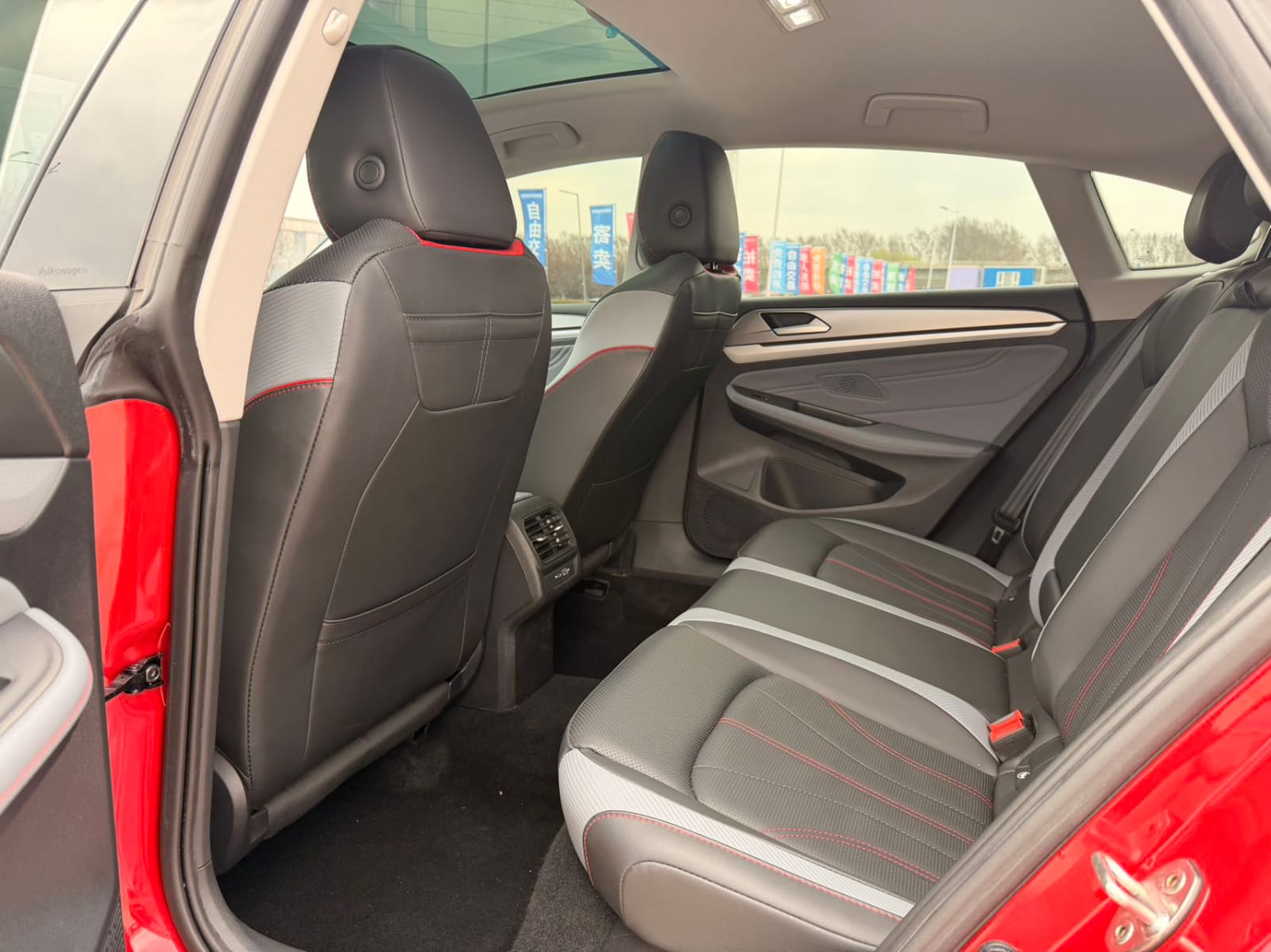 Volkswagen Lamando L 280TSI Cool Hot Edition