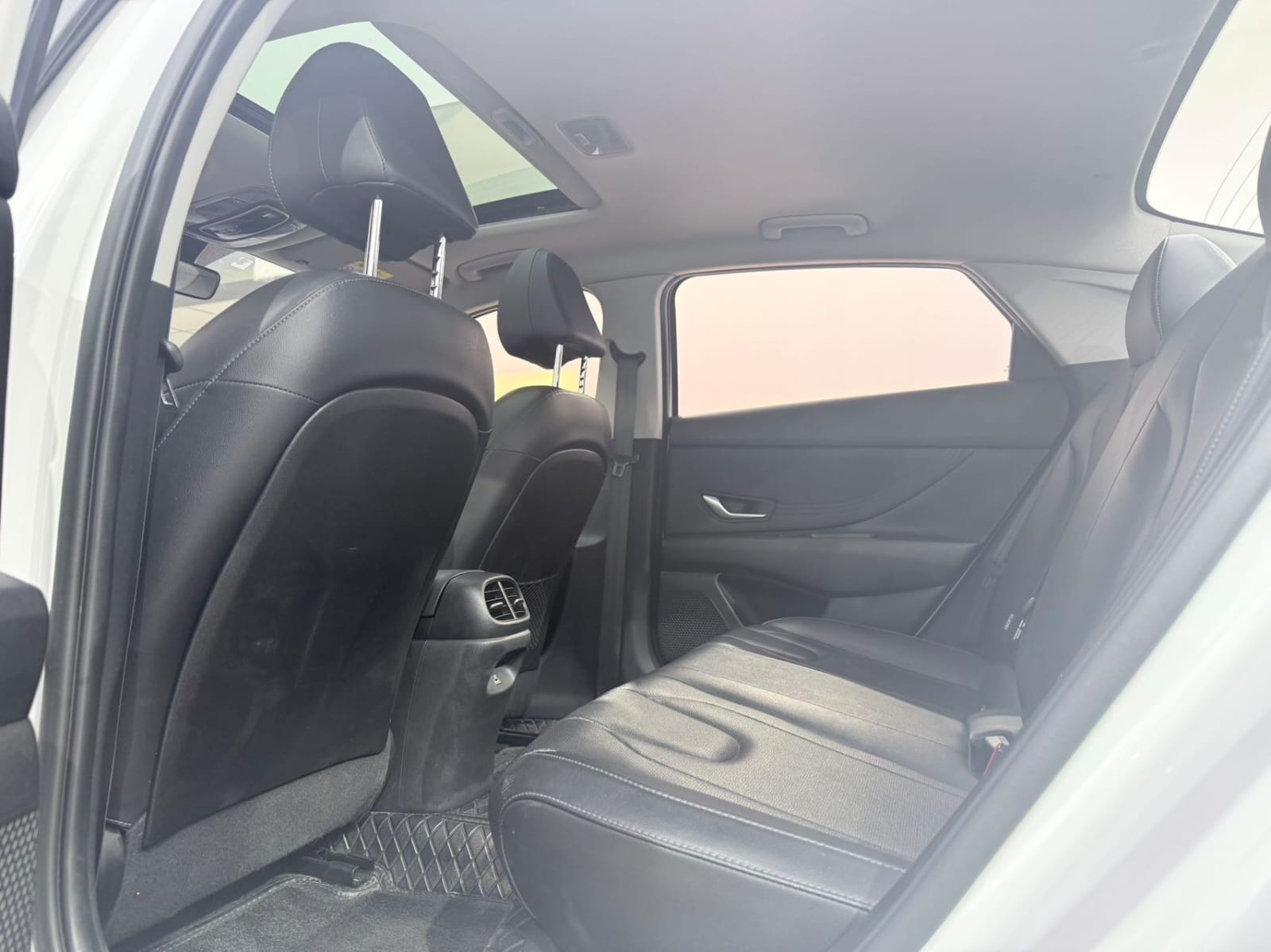 Hyundai Elantra 1.5L CVT LUX Premium Edition