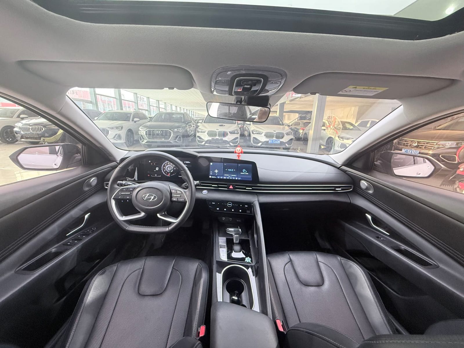 Hyundai Elantra 1.5L CVT LUX Premium Edition