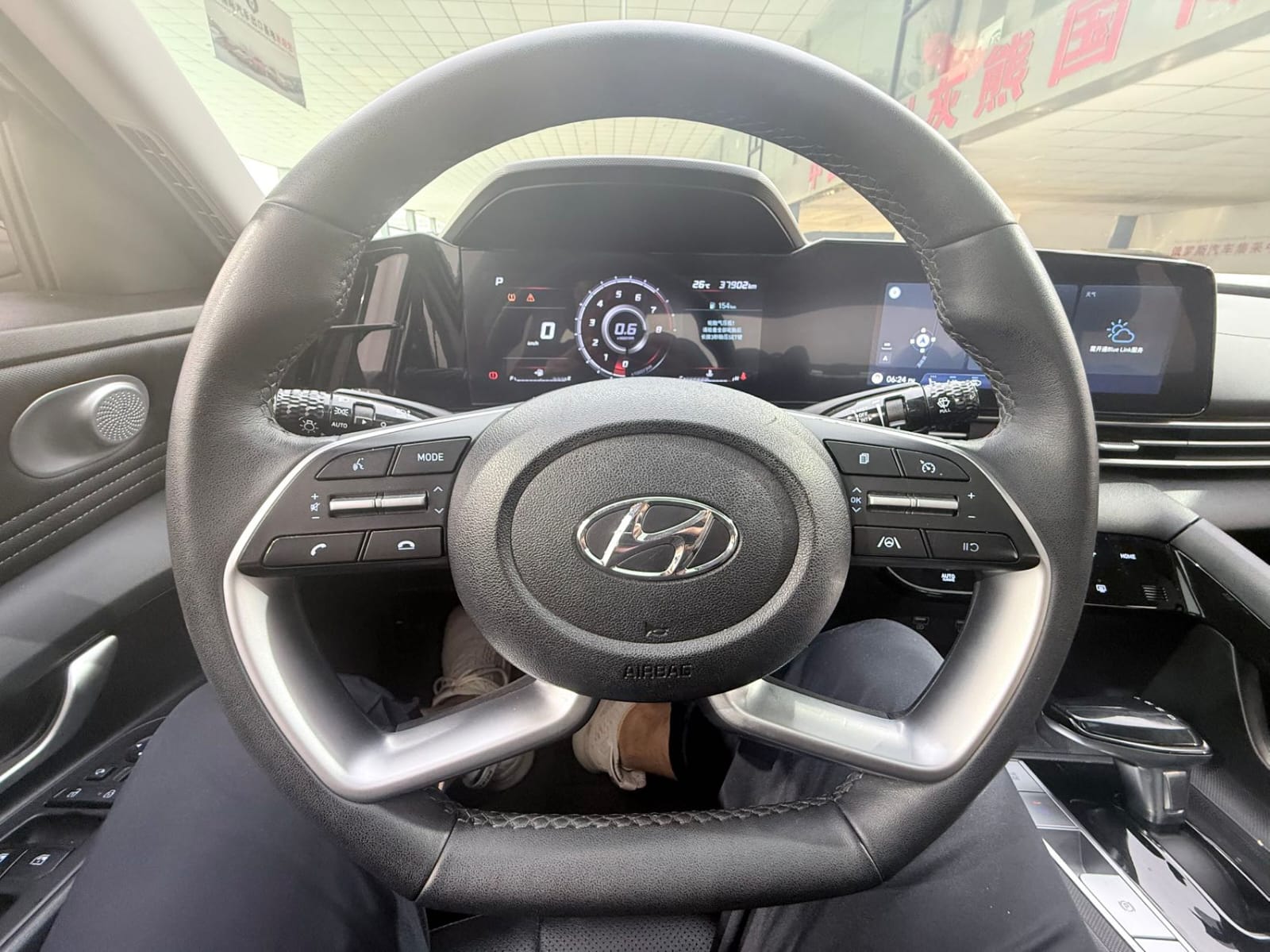 Hyundai Elantra 1.5L CVT LUX Premium Edition