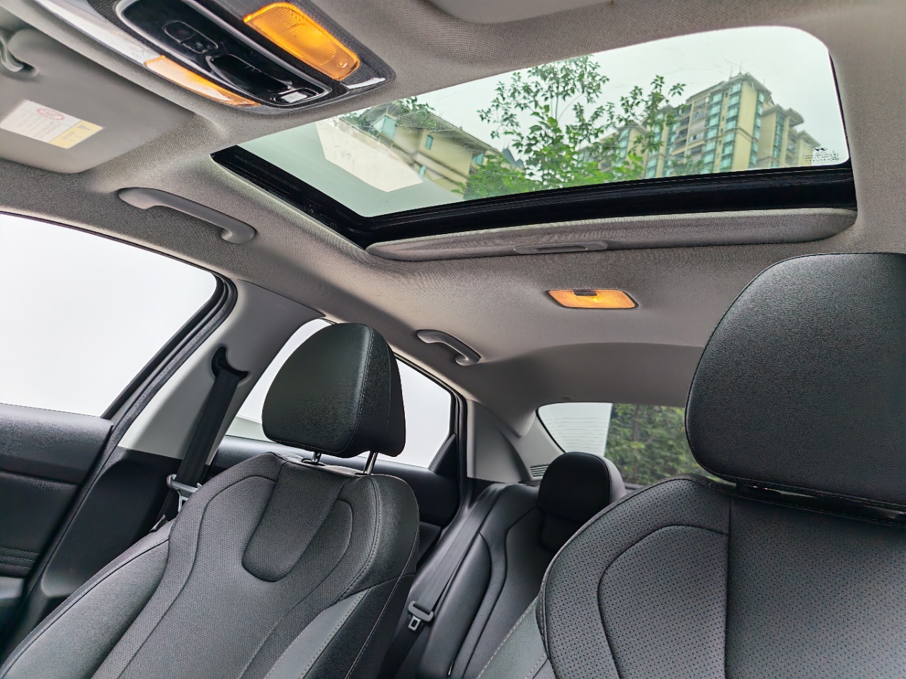Hyundai Elantra 1.5L LUX Premium