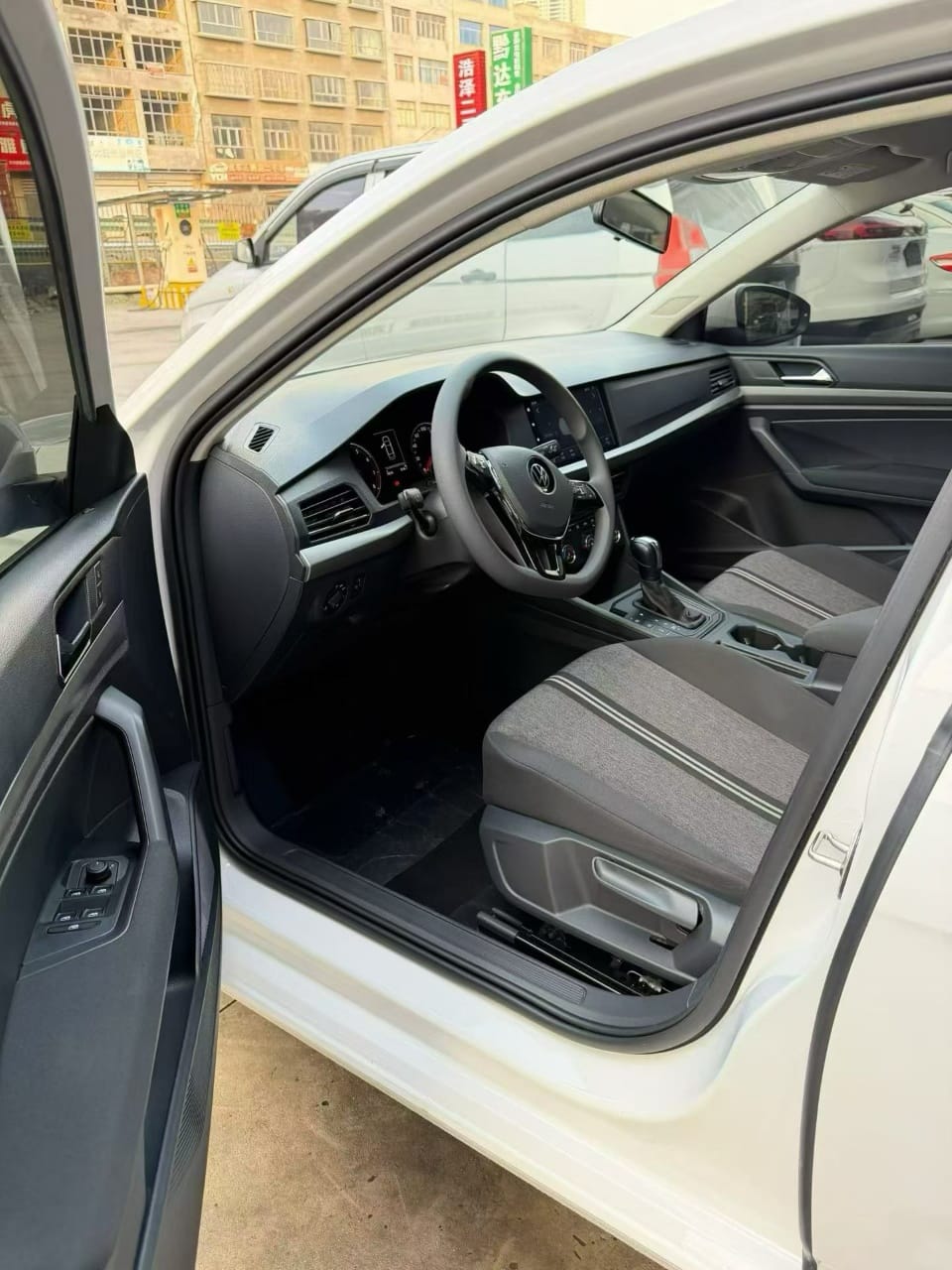 Volkswagen Lavida 1.5L Modern Edition