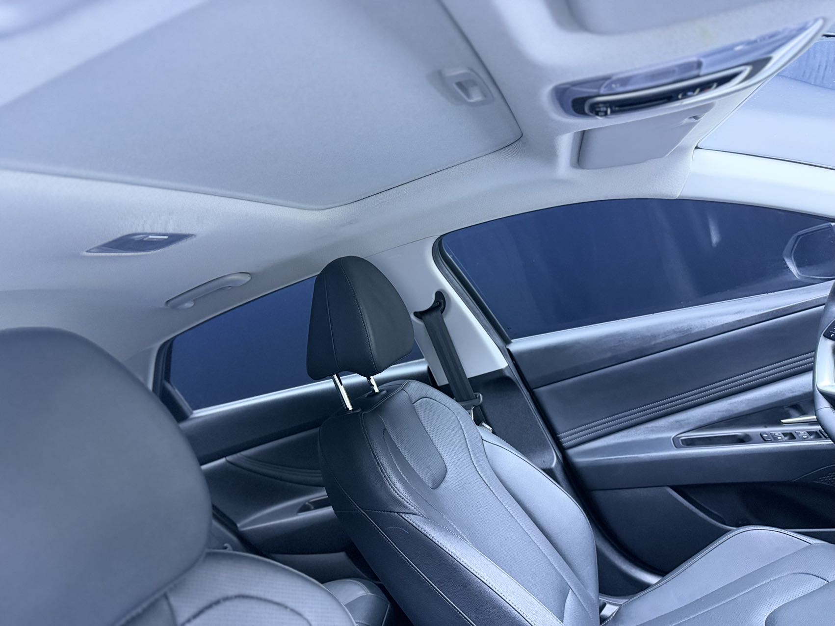 Hyundai Elantra 1.5L CVT LUX Premium Edition