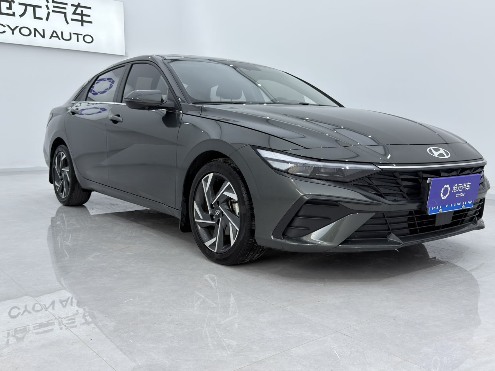 Hyundai Elantra 1.5L CVT LUX Premium Edition