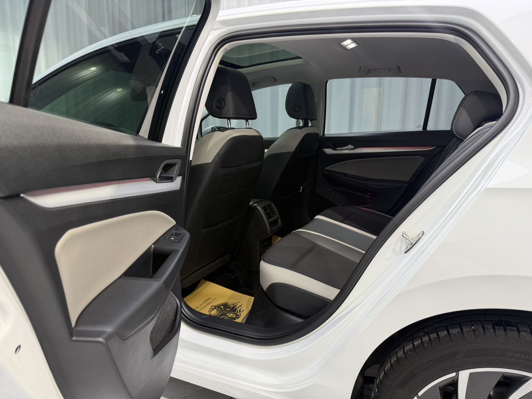 Volkswagen Golf 280TSI