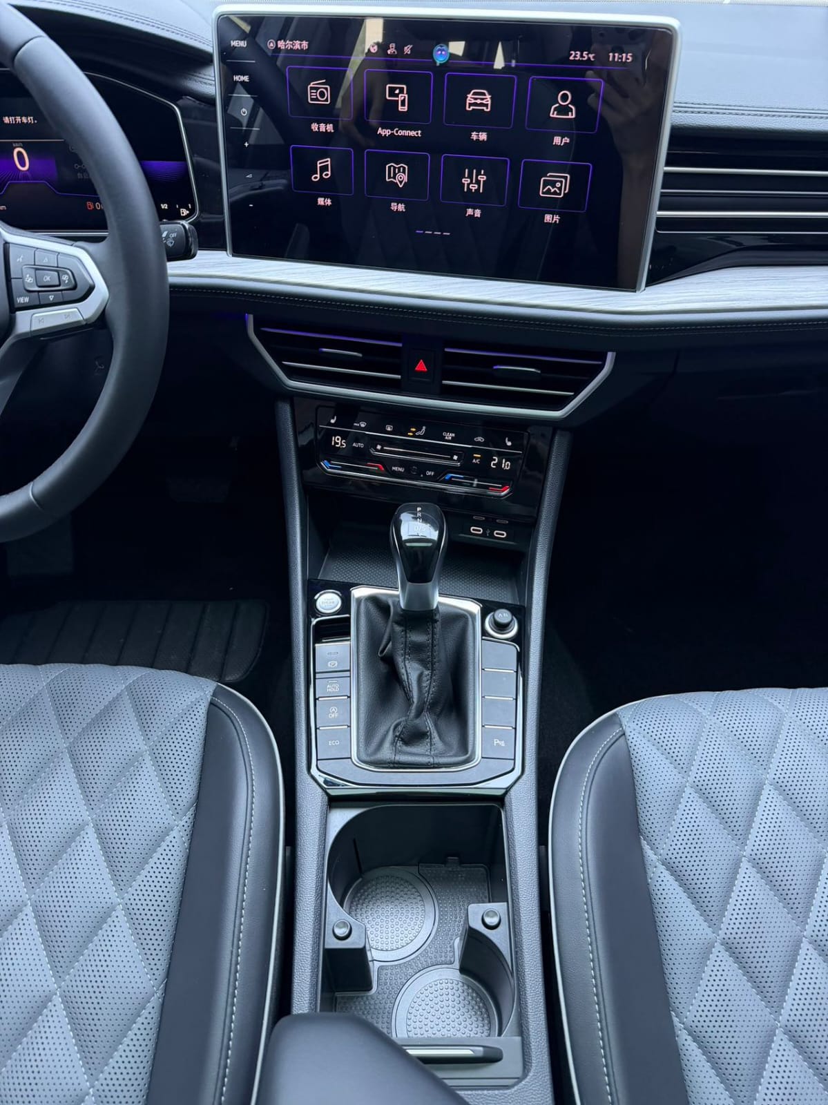 Volkswagen Sagitar 280TSI DSG Overpass Edition