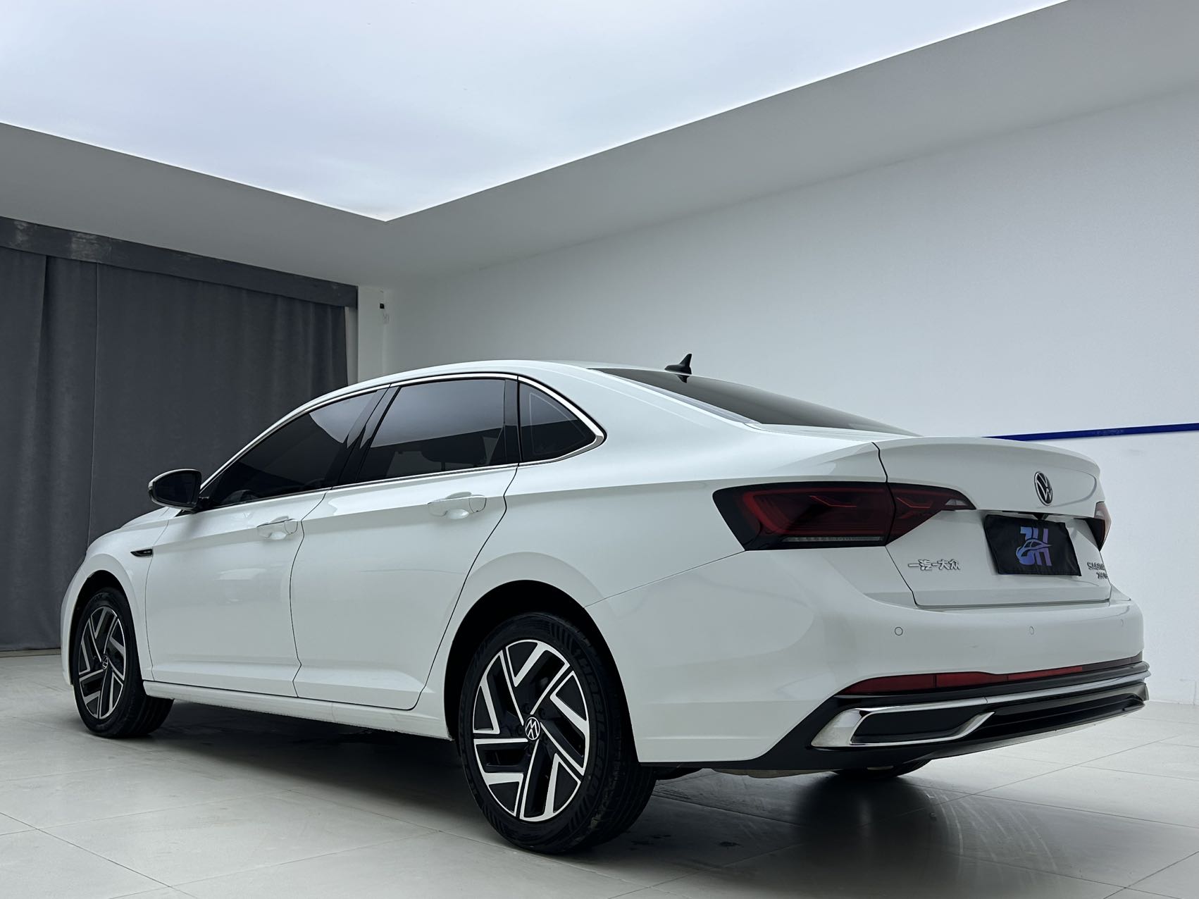 Volkswagen Sagitar 280TSI DSG Oversight Lite