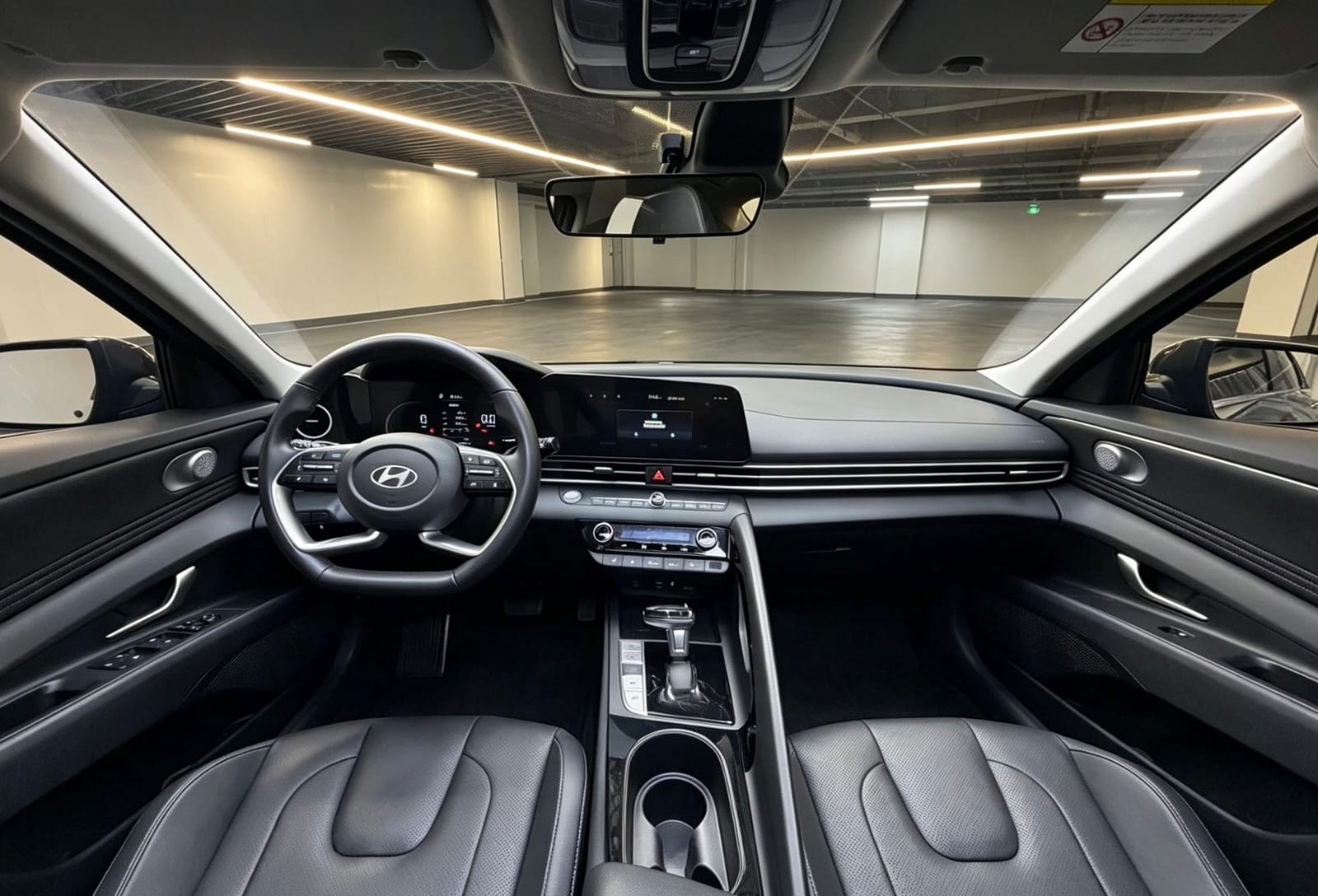 Hyundai Elantra 1.5L CVT LUX Premium Edition