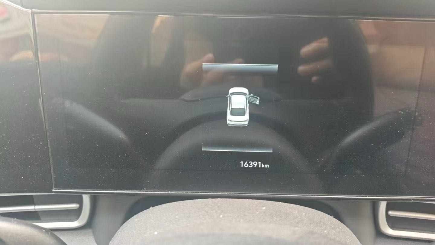 Hyundai Elantra 1.5L CVT LUX Premium Edition
