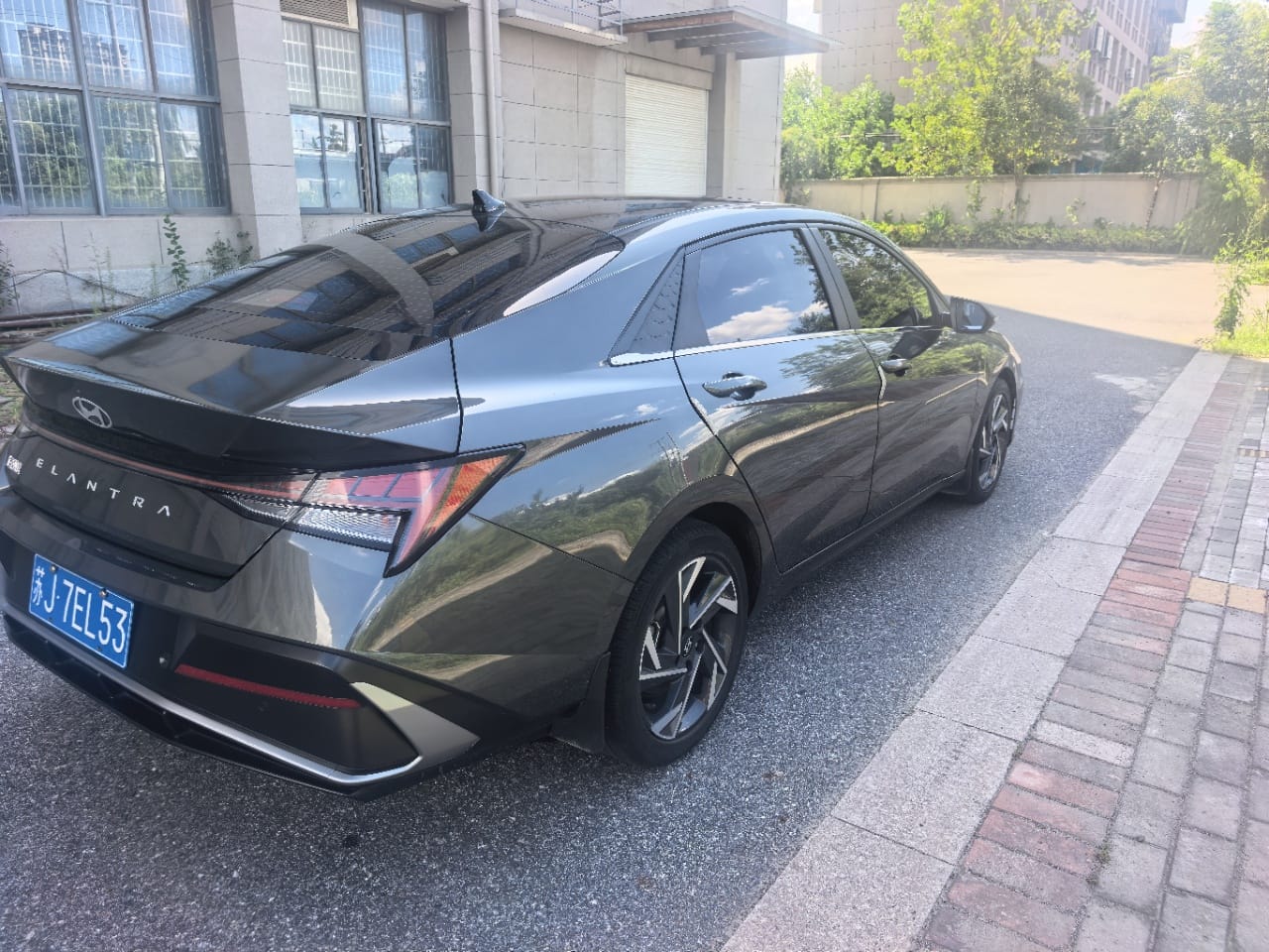 Hyundai Elantra 1.5 LUX Precious