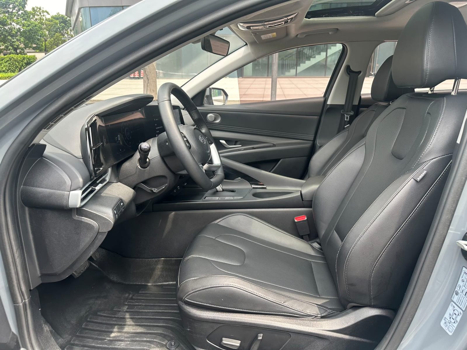 Hyundai Elantra 1.5L CVT LUX Premium Edition