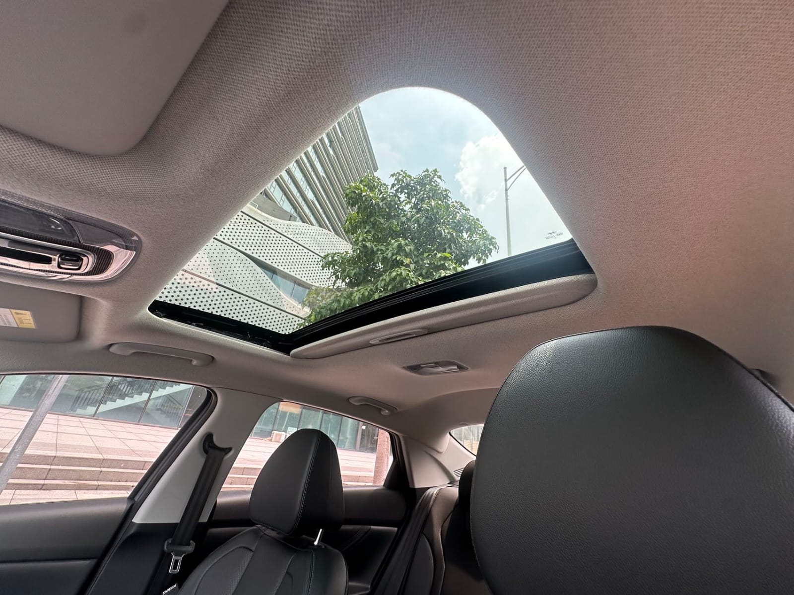 Hyundai Elantra 1.5L CVT LUX Premium Edition