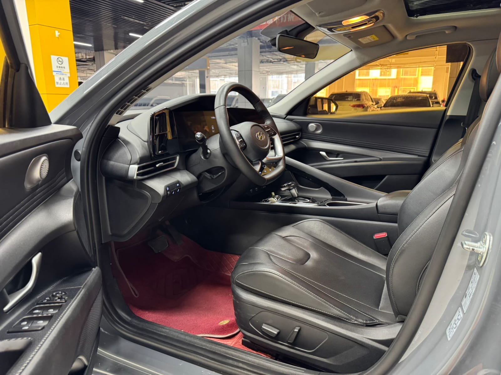 Hyundai Elantra 1.5L CVT LUX Premium Edition