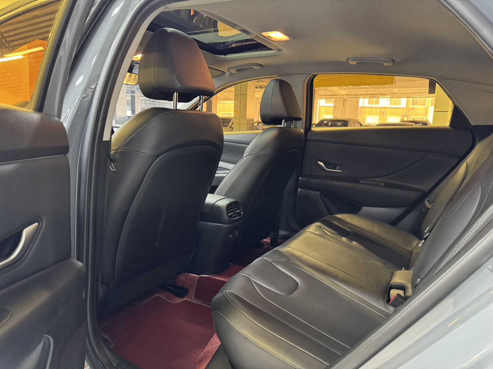 Hyundai Elantra 1.5L CVT LUX Premium Edition