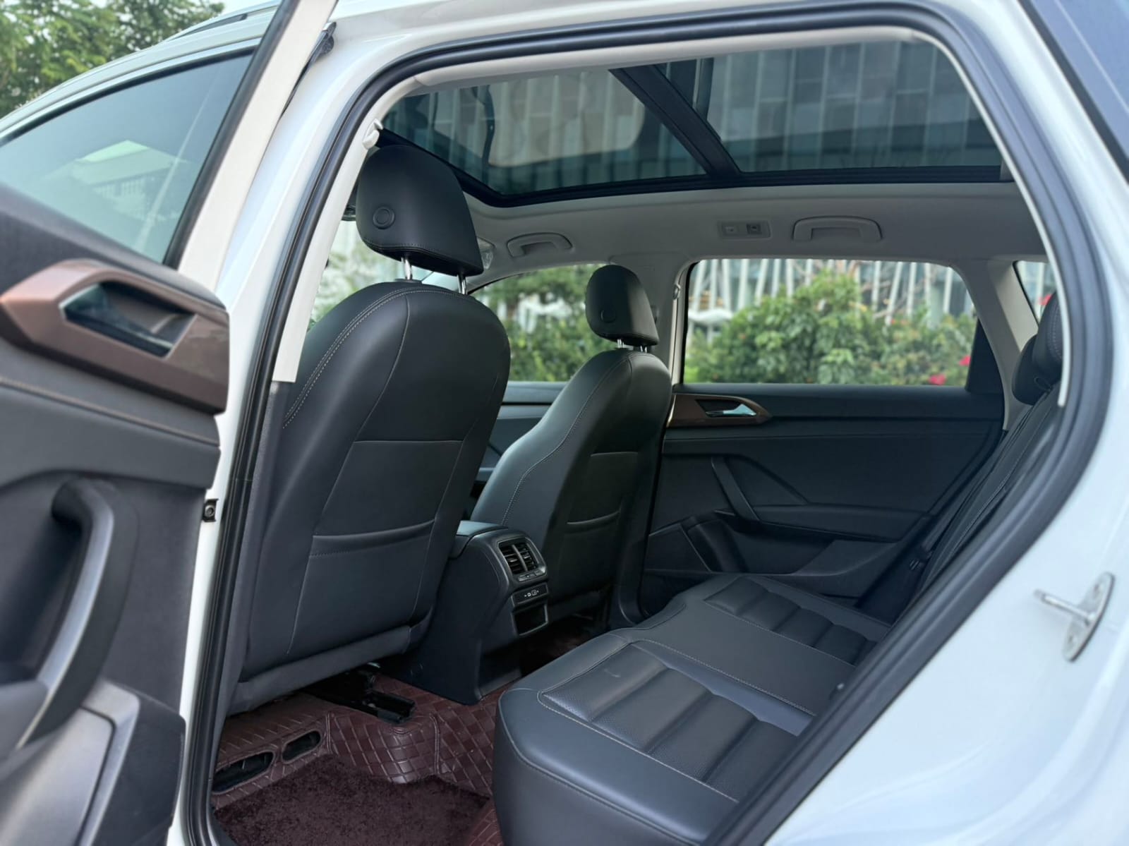 Volkswagen Tharu 2021 280TSI Deluxe PLUS