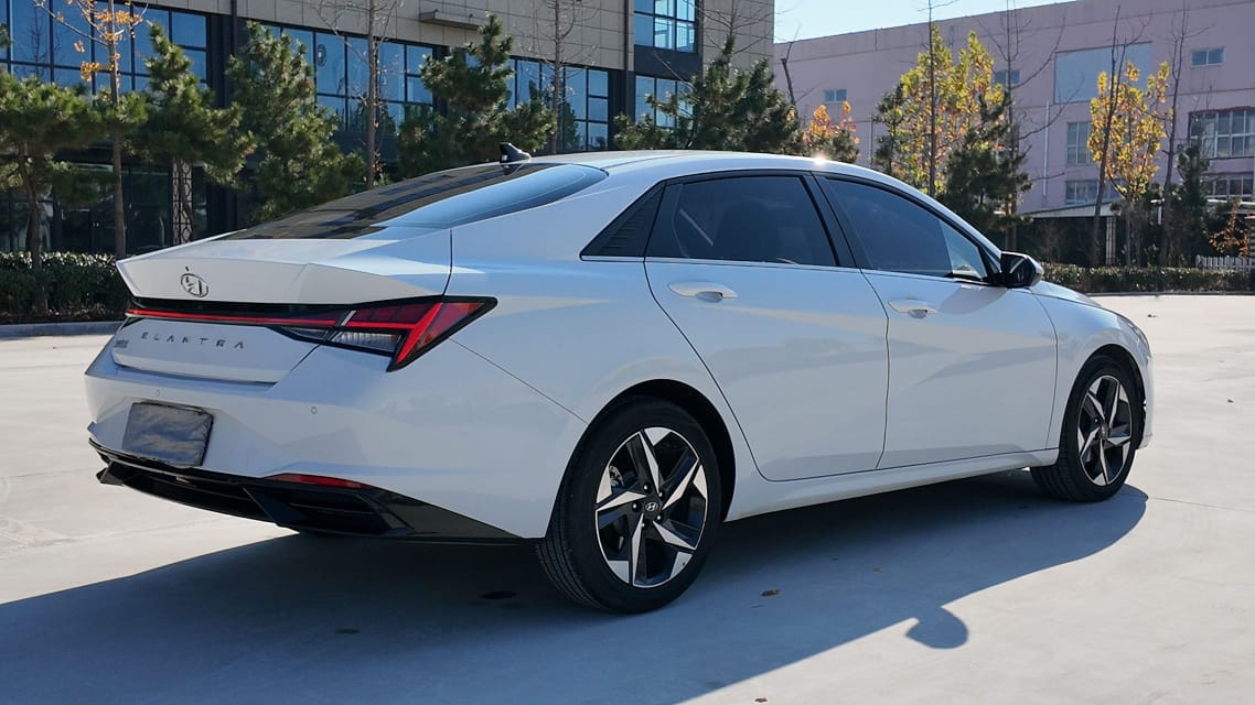 Hyundai Elantra 2022  1.5L CVT LUX Premium Edition