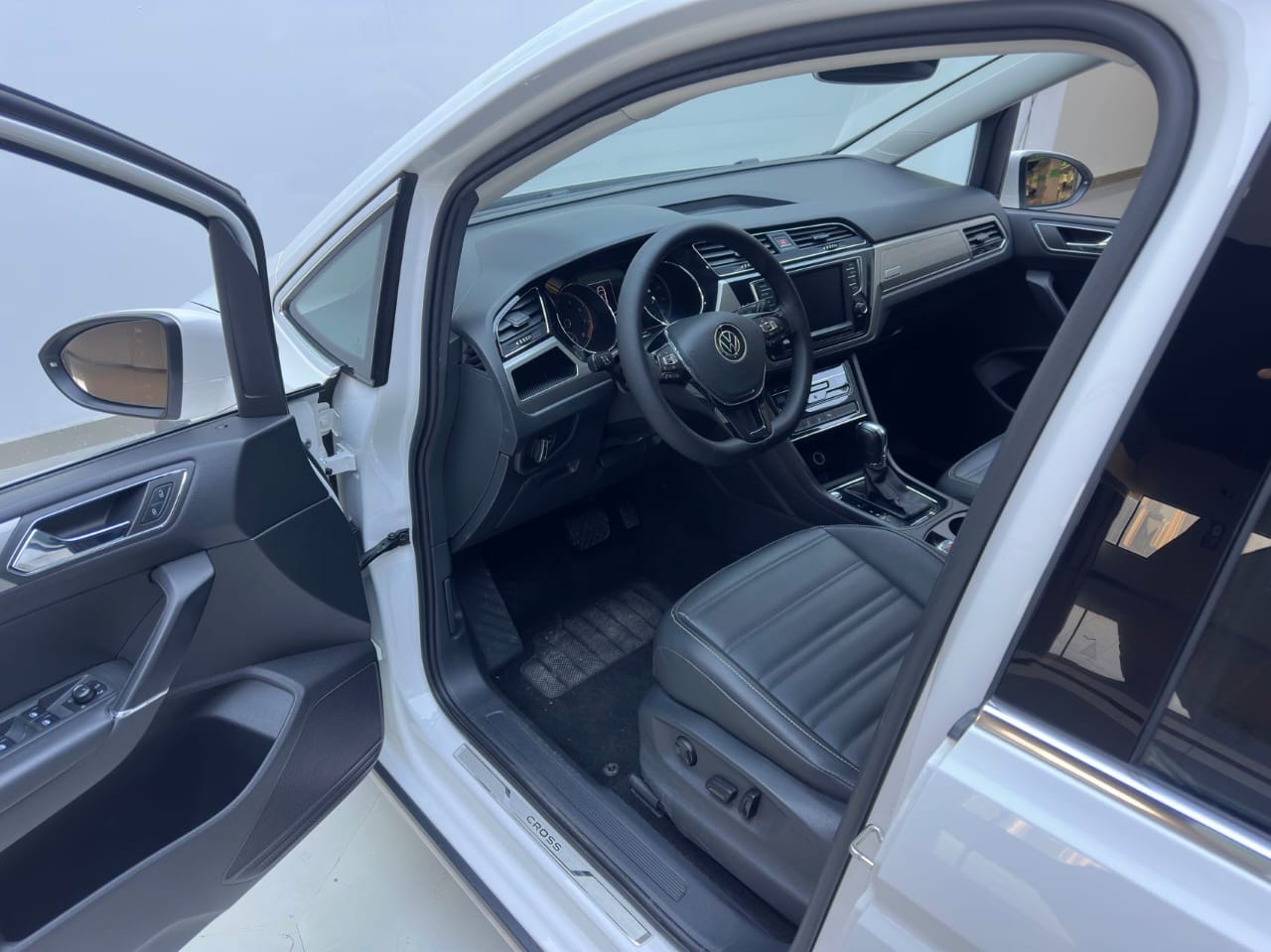 Volkswagen Touran L 2021 280TSI DSG Extended Edition 7-местный