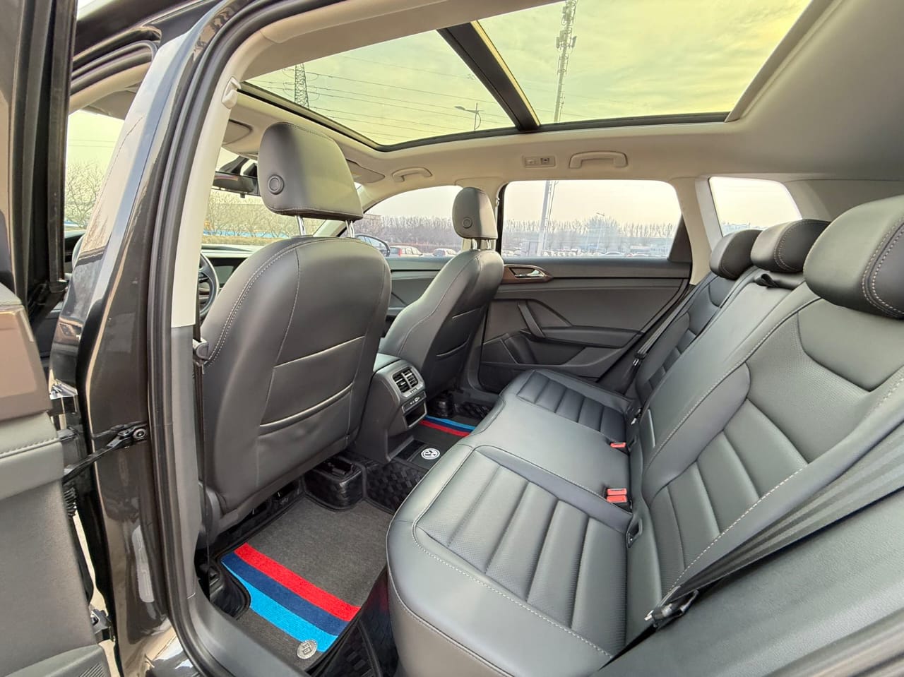 Volkswagen Tharu 2022 280 Deluxe