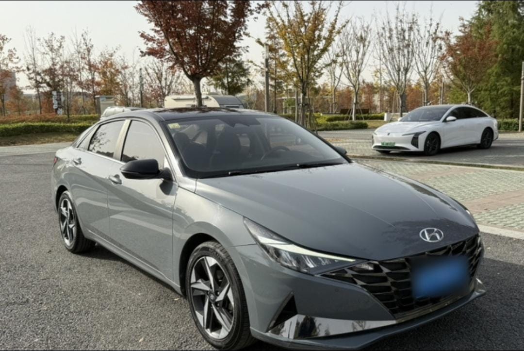 Hyundai Elantra 2021 1.5L CVT LUX Premium Edition
