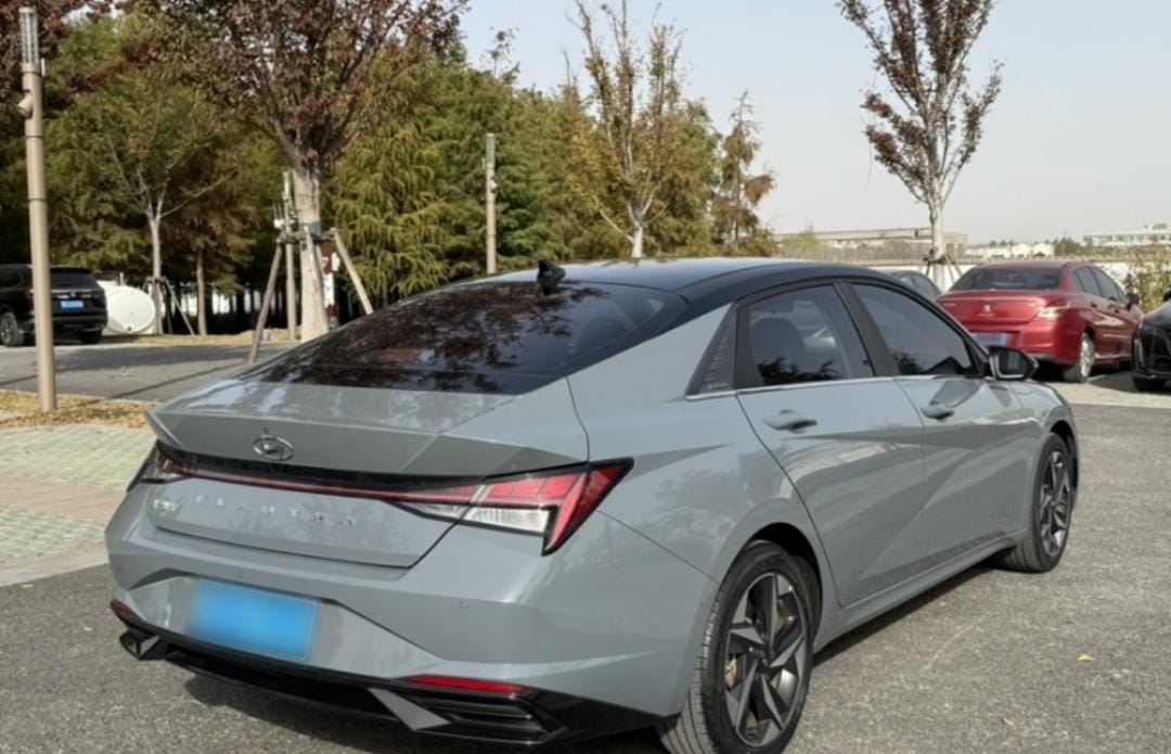 Hyundai Elantra 2021 1.5L CVT LUX Premium Edition