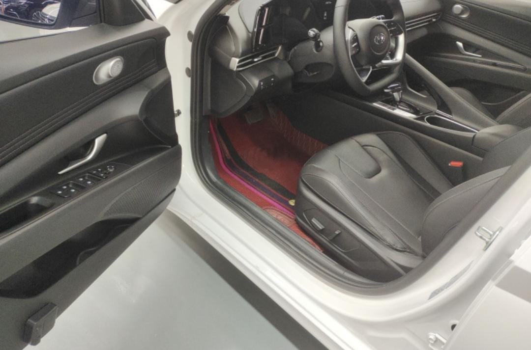 Hyundai Elantra 2023 1.5L CVT LUX Premium Edition