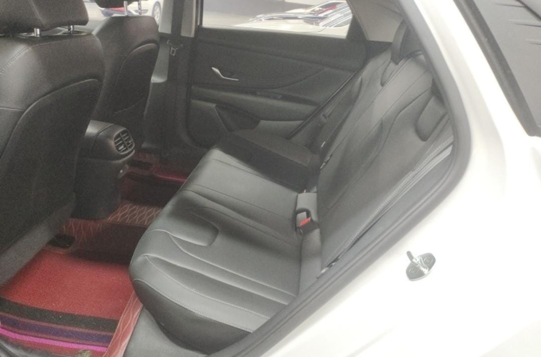 Hyundai Elantra 2023 1.5L CVT LUX Premium Edition