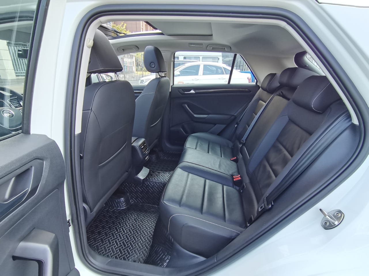 Volkswagen T-ROC Tango 2022 280TSI DSG Enjoy PLUS