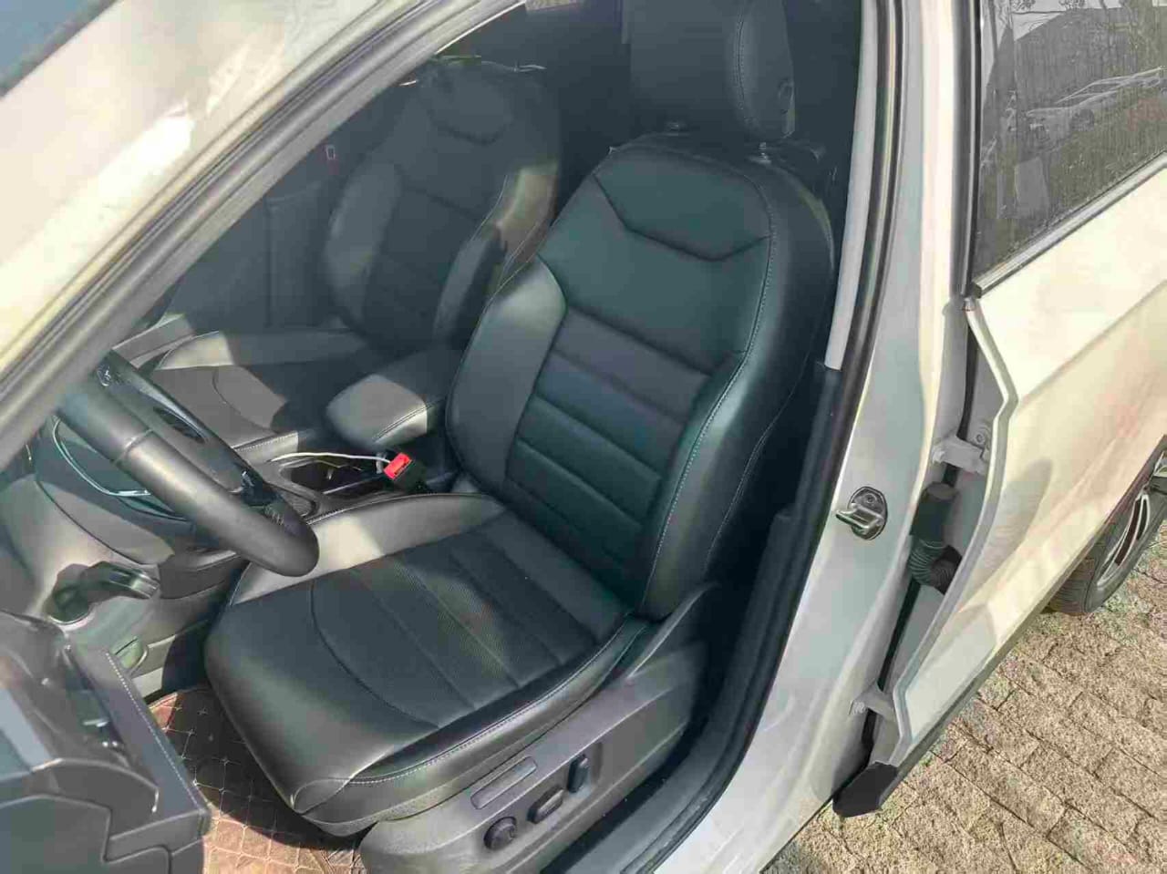 Volkswagen Tharu 2022 280TSI Deluxe