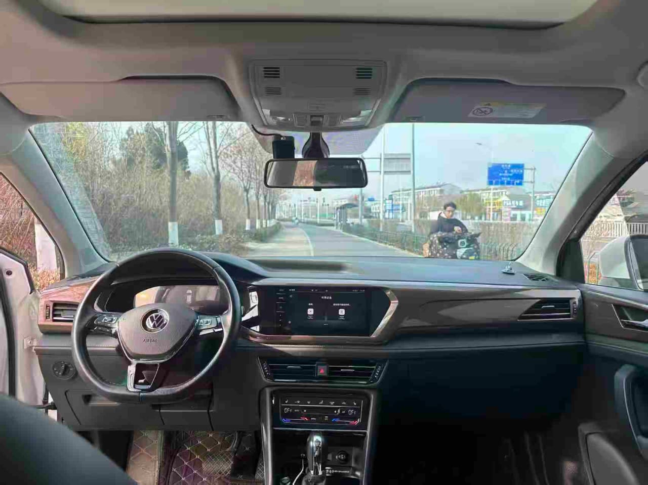 Volkswagen Tharu 2022 280TSI Deluxe