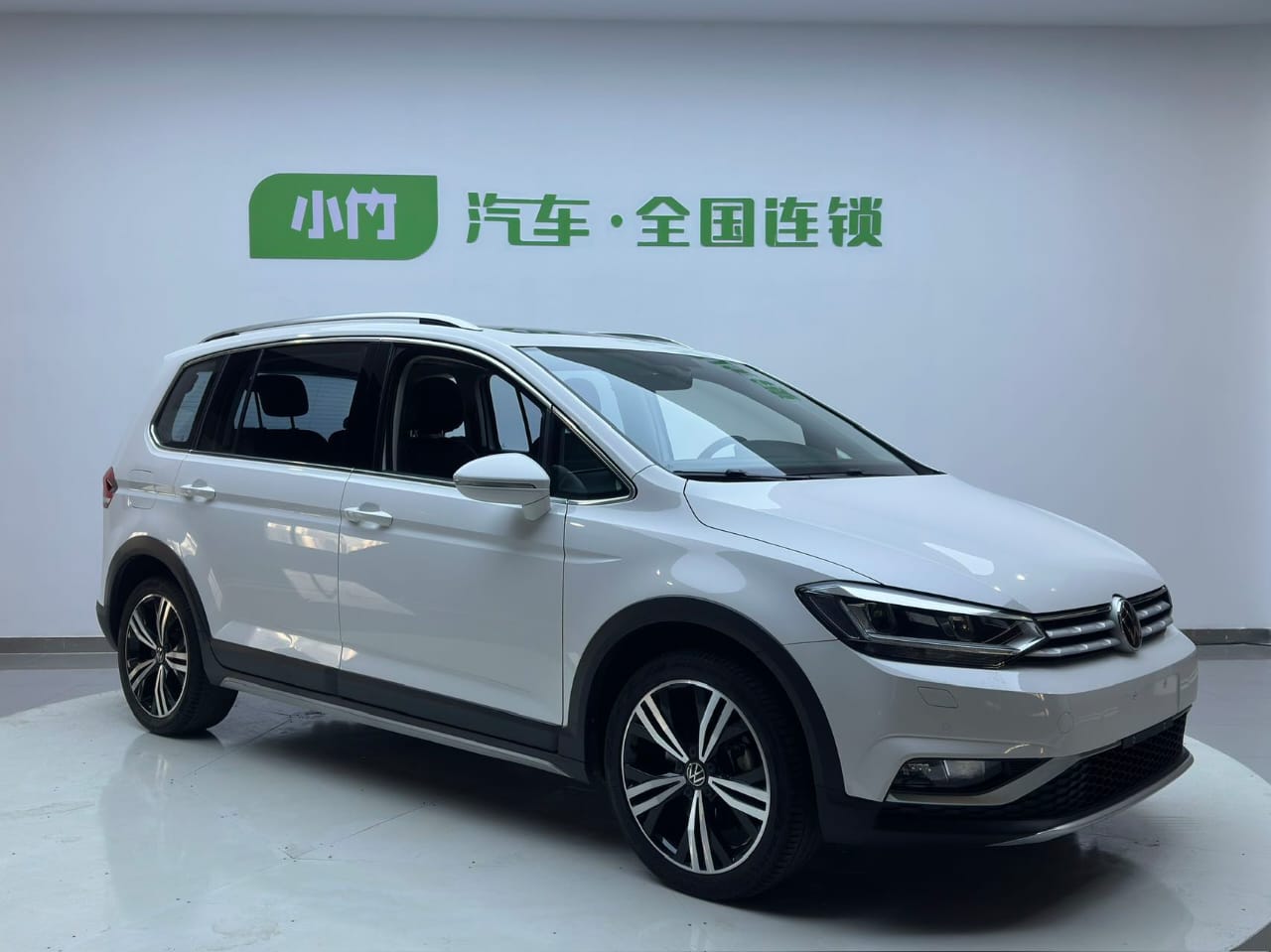 Volkswagen Touran L 280TSI DSG Extended Edition 7 мест 2022