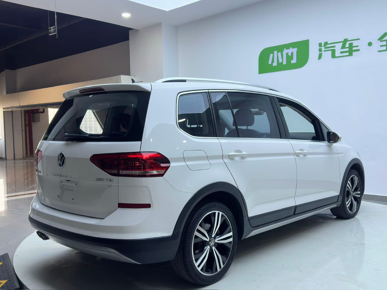 Volkswagen Touran L 280TSI DSG Extended Edition 7 мест 2022