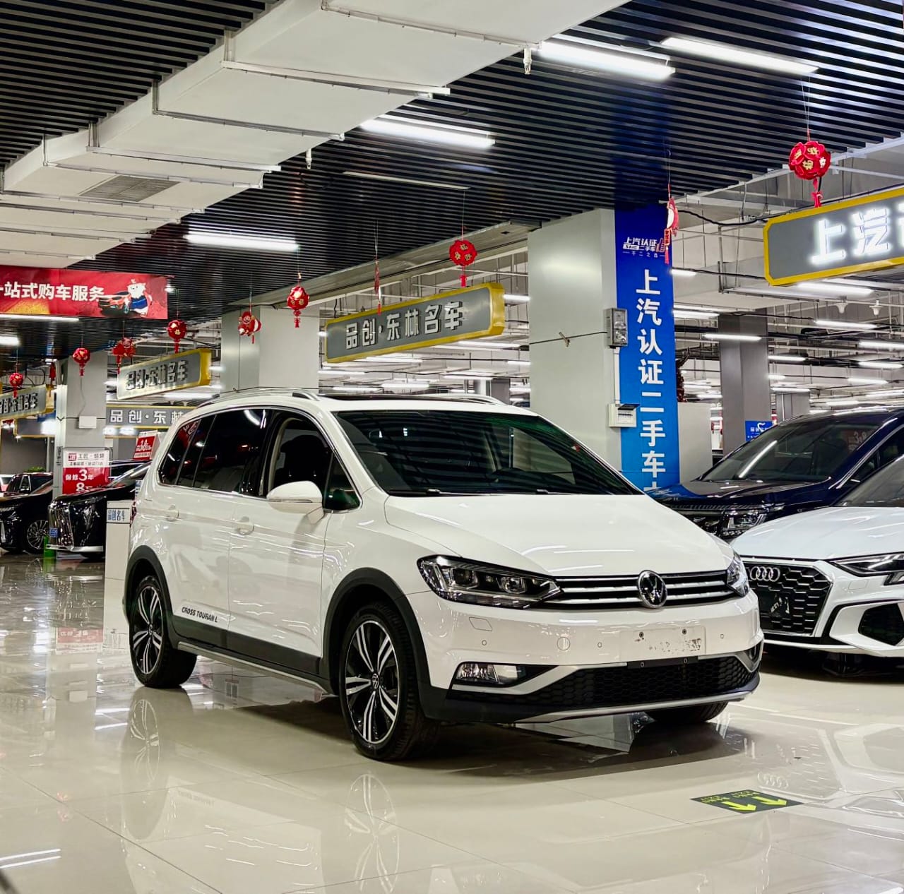 Volkswagen Touran L 280TSI DSG Extended Edition 7 мест 2021