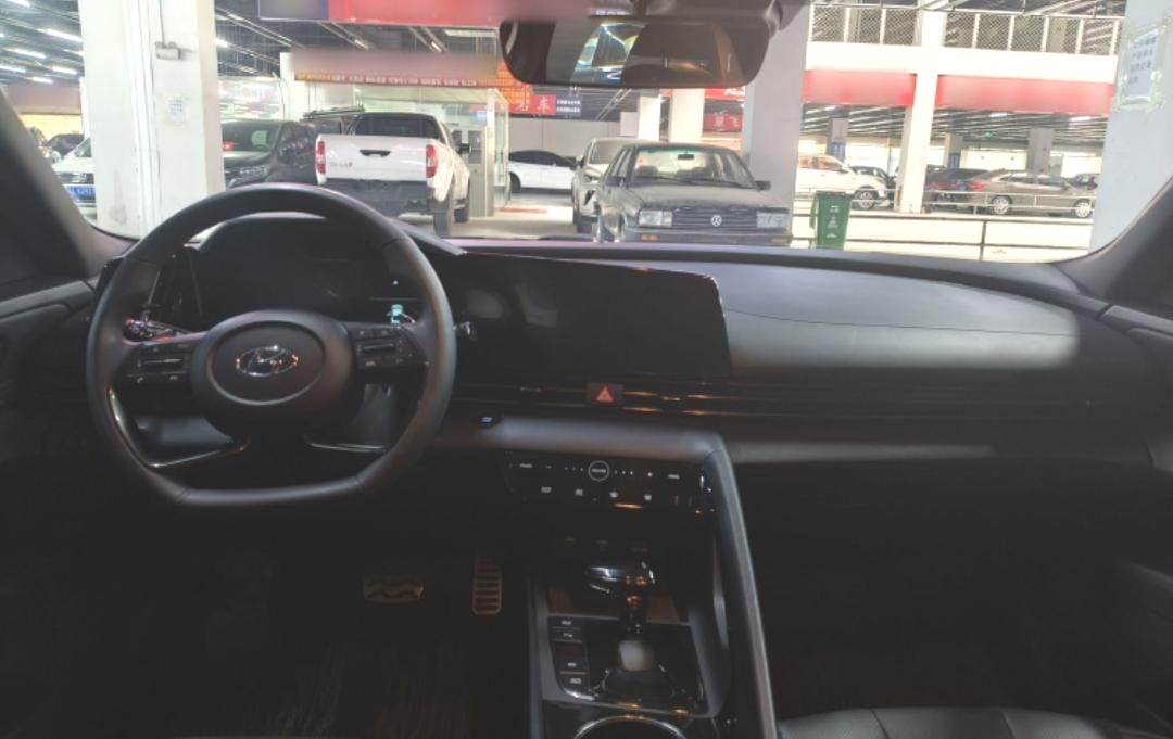 Hyundai Elantra 2023 240TGDi DCT LUX Premium Edition