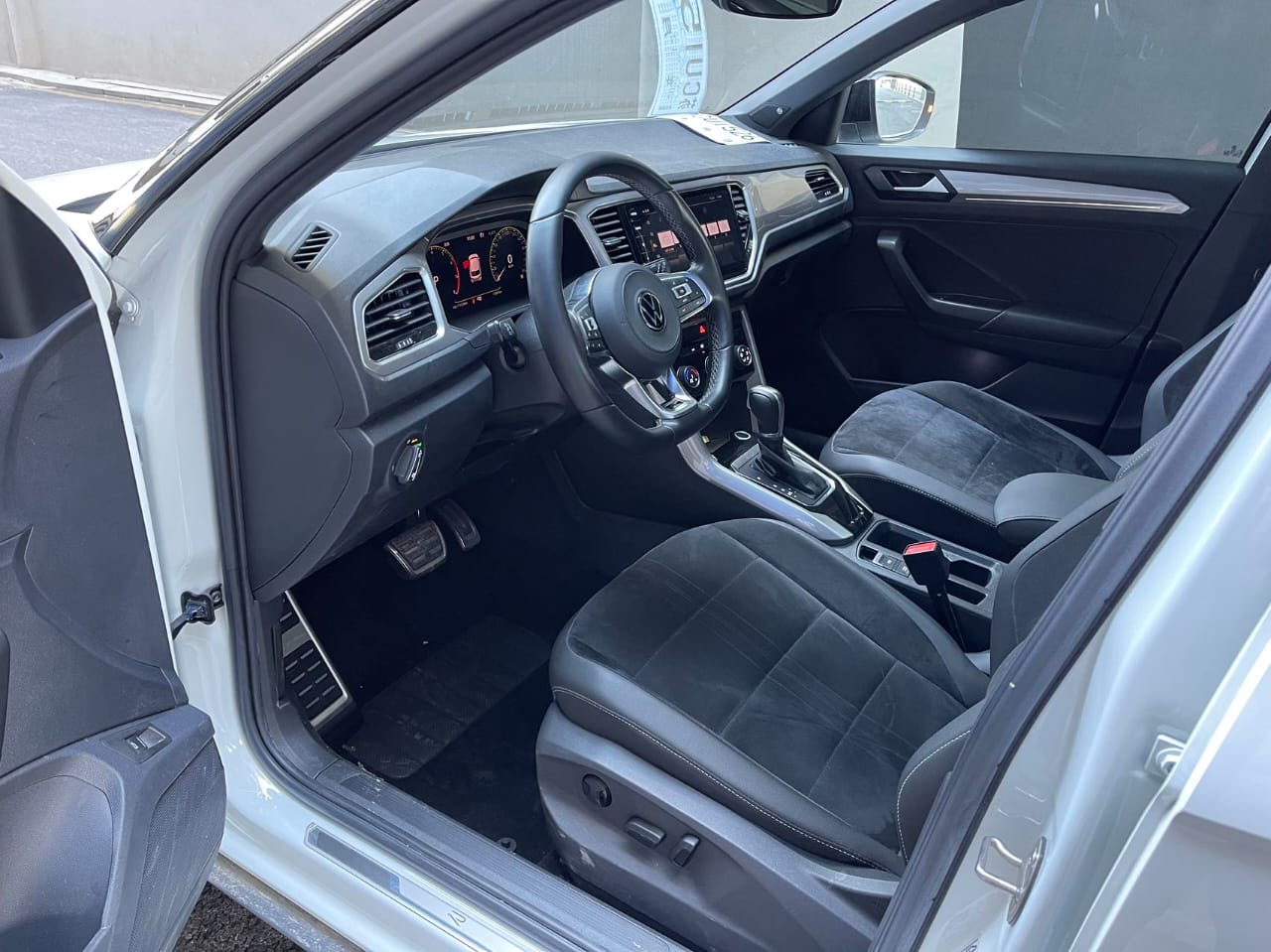 Volkswagen T-Roc 2022 280TSI R-Line Pro PLUS Tango Edition